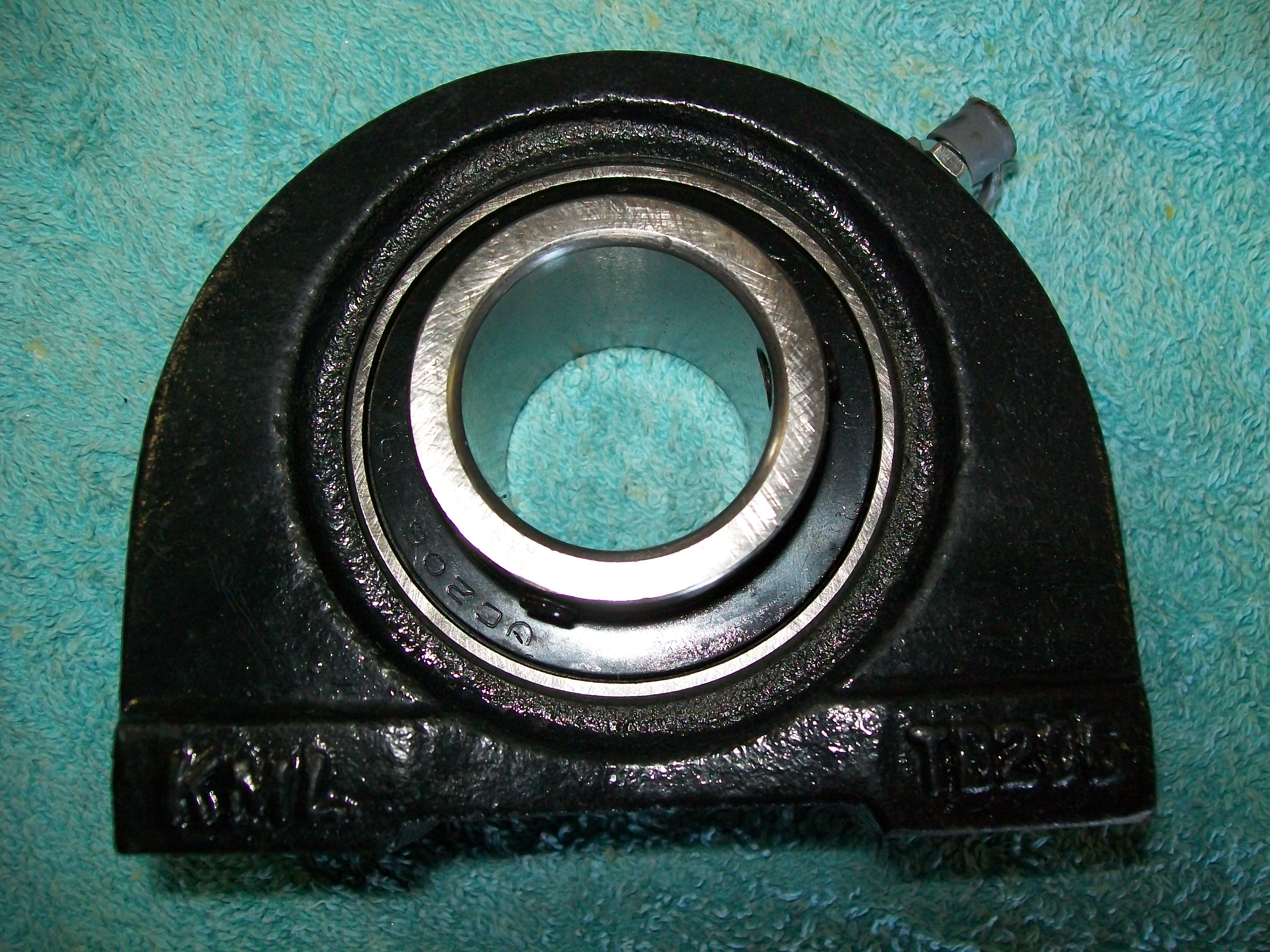 UCTB208-40, 40mm Tapped Base Pillow block